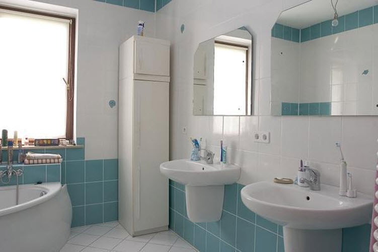 large_blue_bathroom_tiles_30