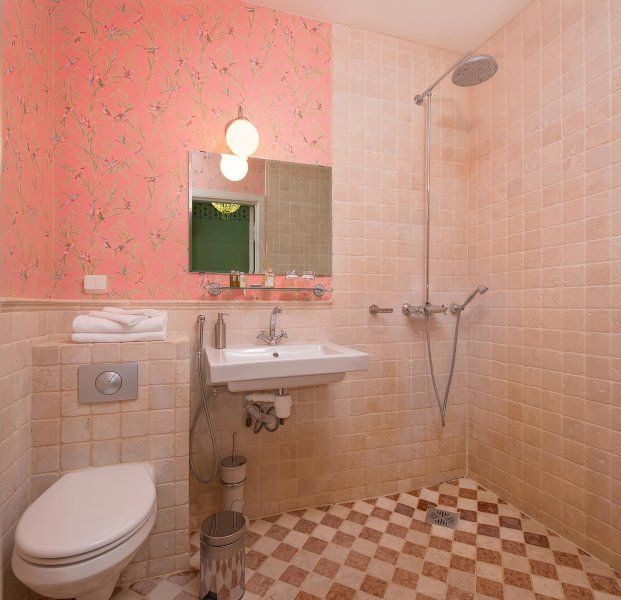 pink _bathroom_tile_19