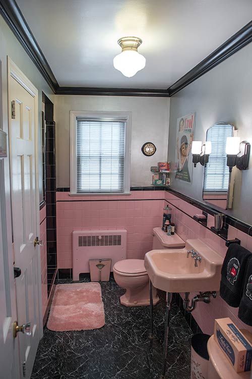 retro_pink_bathroom_tile_1