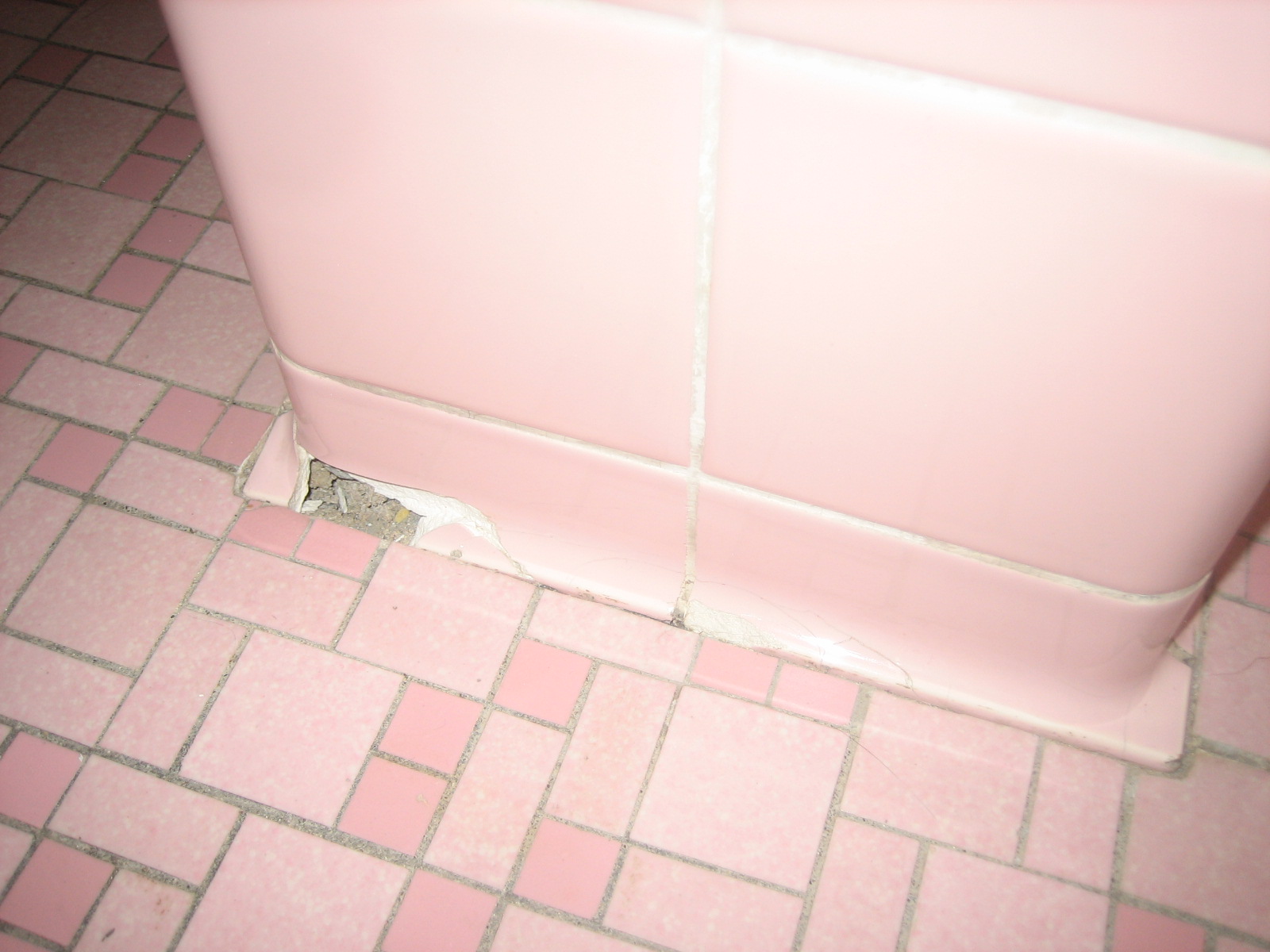 Grouting-Pink-Bathroom-001
