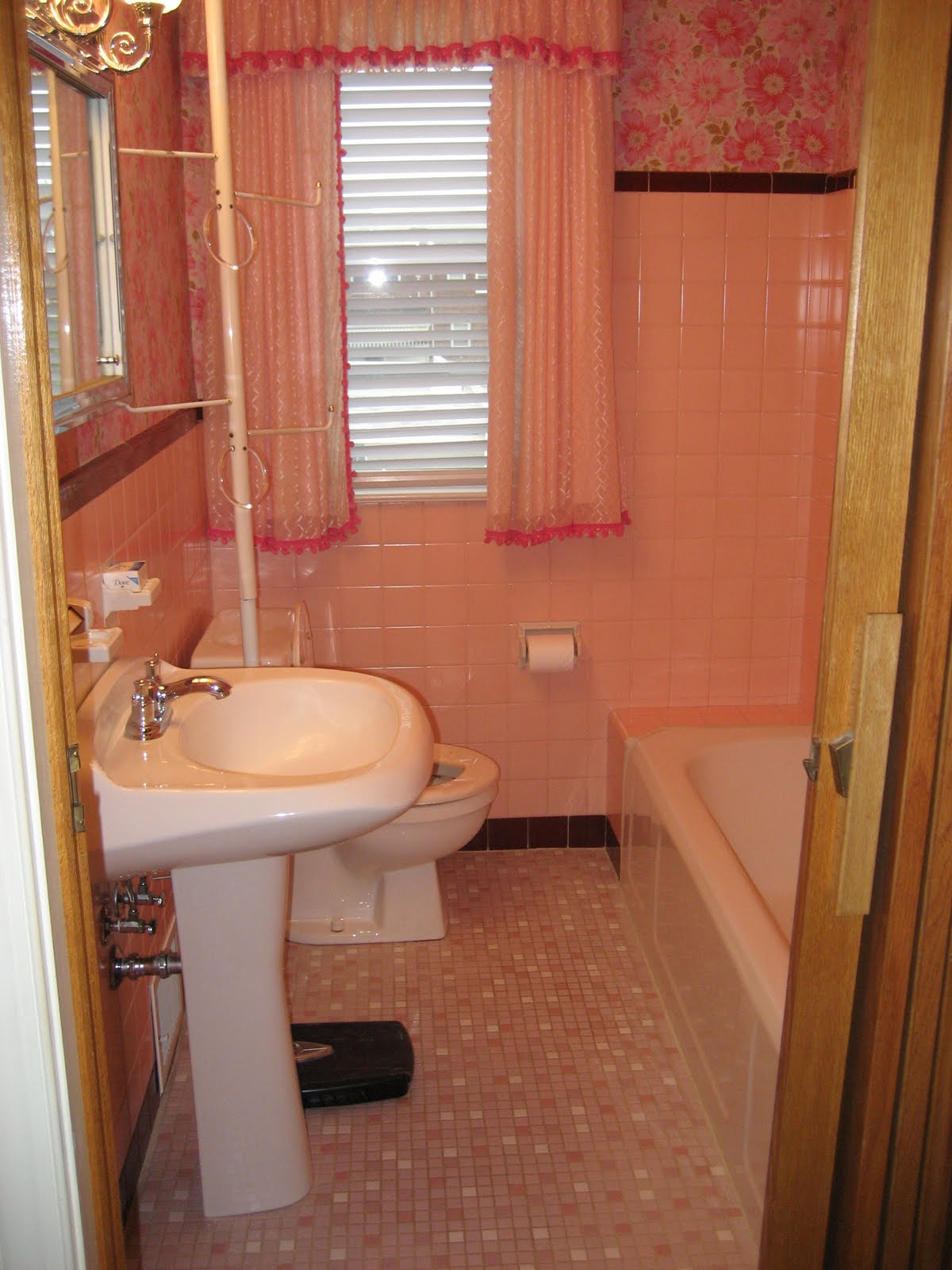 charming-bathroom-before