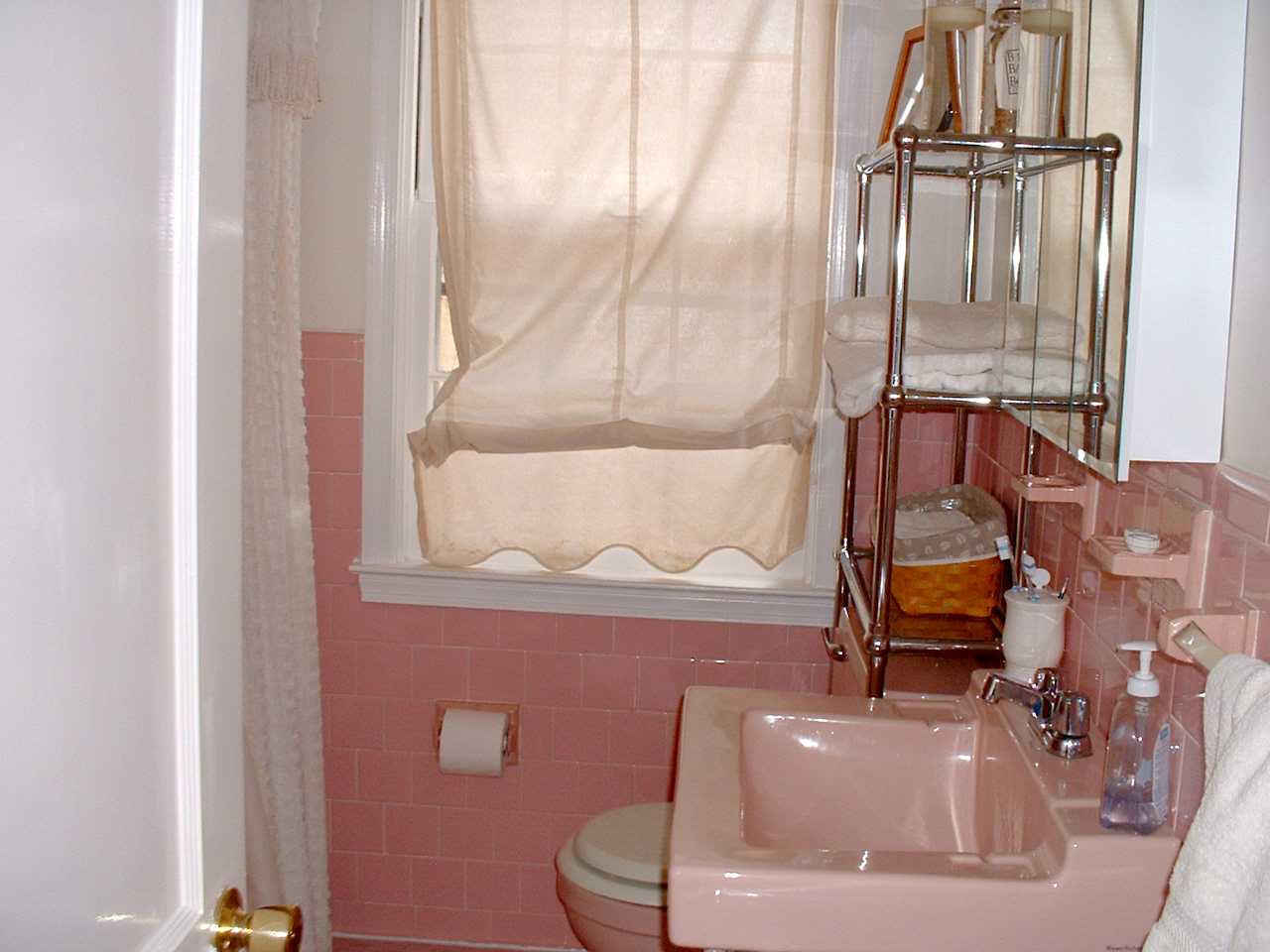 jeffs-pink-bathroom