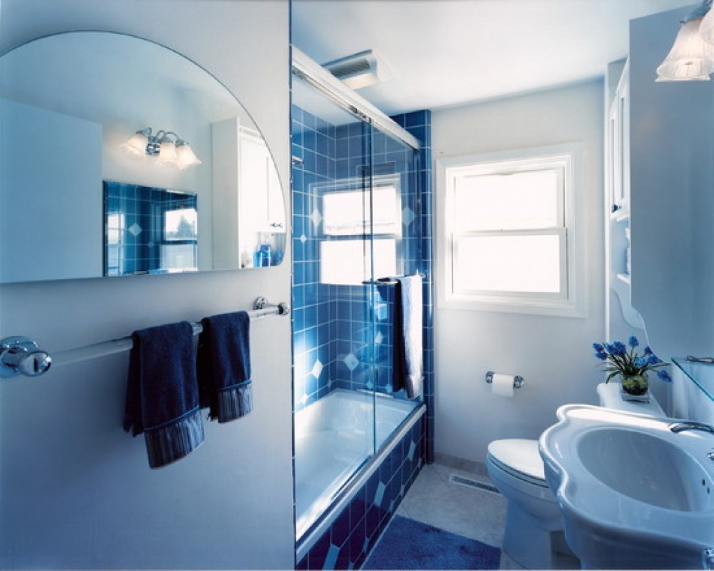 cool-blue-white-bathroom-nuance-with-unique-half-circle-mirror-and-sink-shape-also-blue-ceramic-accent-in-shower-rooms-best-concept-ideas-for-small-bathroom-layouts-shower-designs-for-small-1024x819