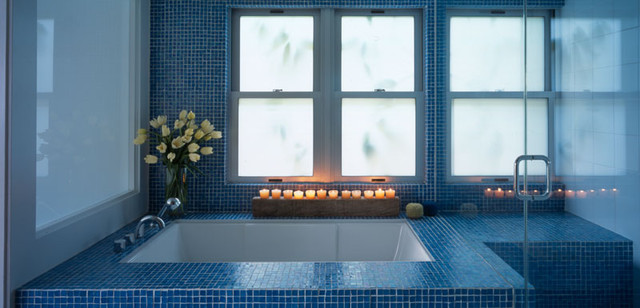 modern-blue-bathroom