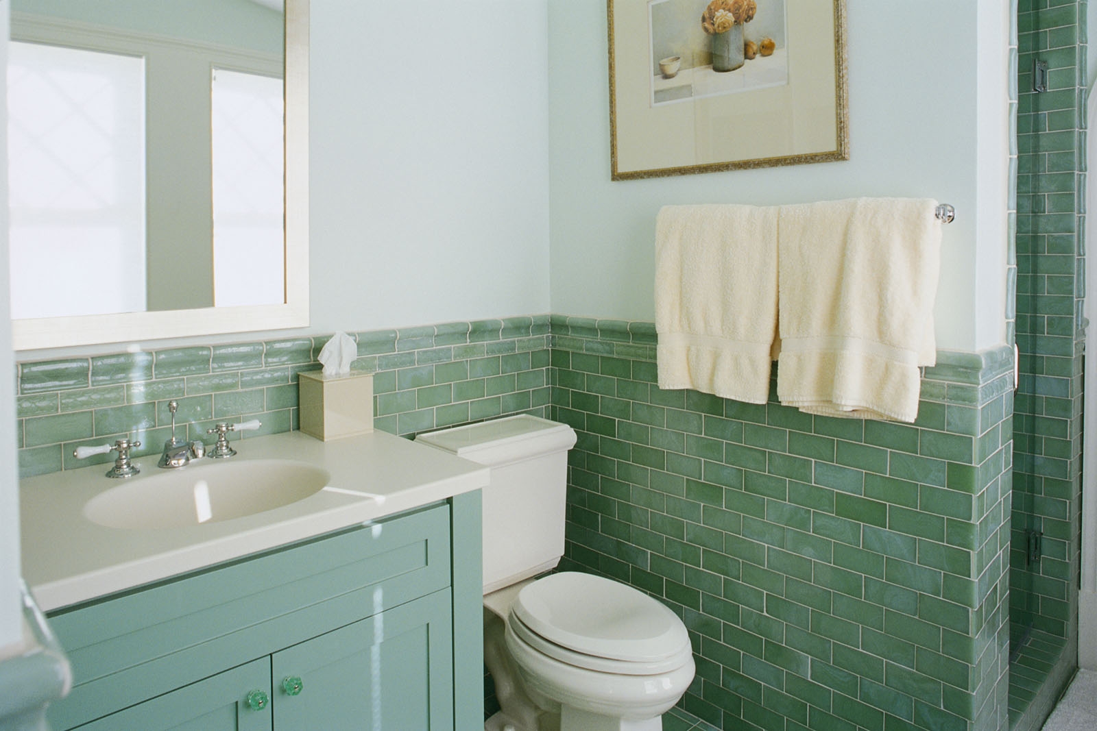 Luxurious-Green-Bathroom-Design-Ideas-With-Natural-Nuance-Stunning-Sink-Mirror-Towel-Tile-Wall-Coral-Green-Bathroom-Color-Pictures-Design-Ideas-