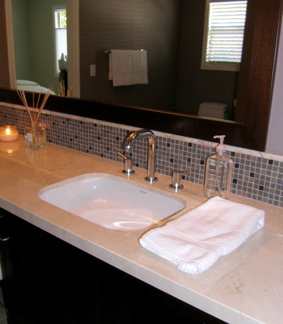 Glass-Tile-Backsplash-traditional-bathroom