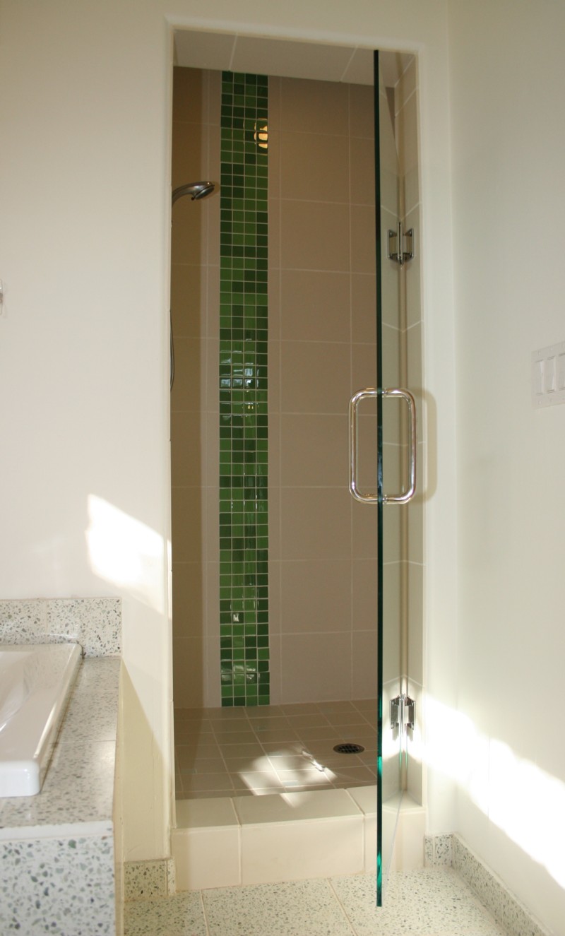 Glass-Tiles-in-Green-and-White-Shower