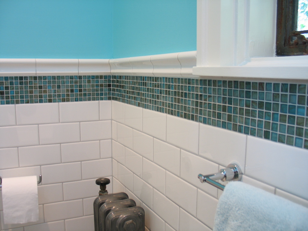 Meridian-Street-Bath-Remodel-Glass-Mosaic-Accent-Tile