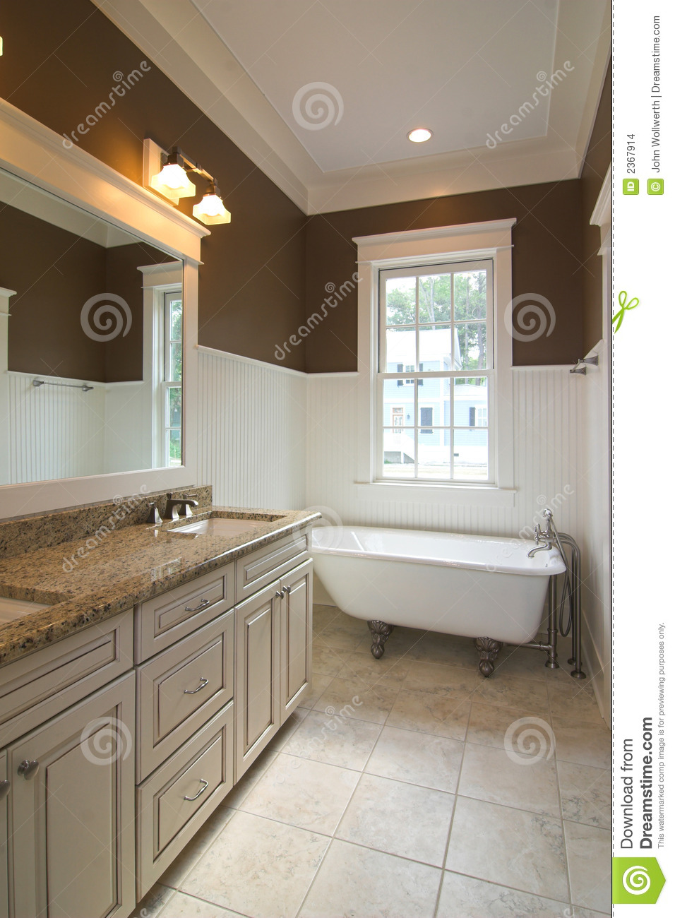 bathroom-clawfoot-tub-2367914