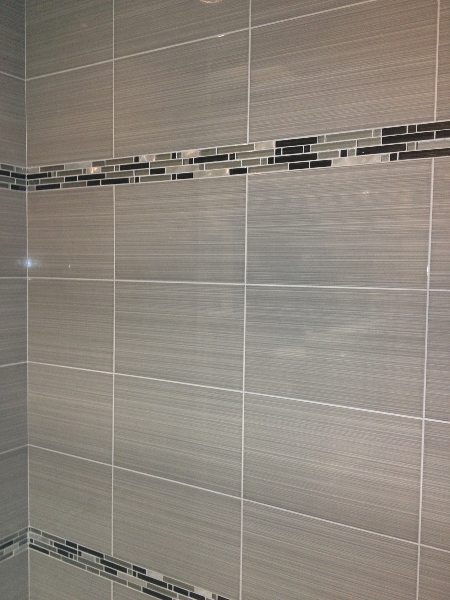 bathroom-glass-tile-accent-ideas