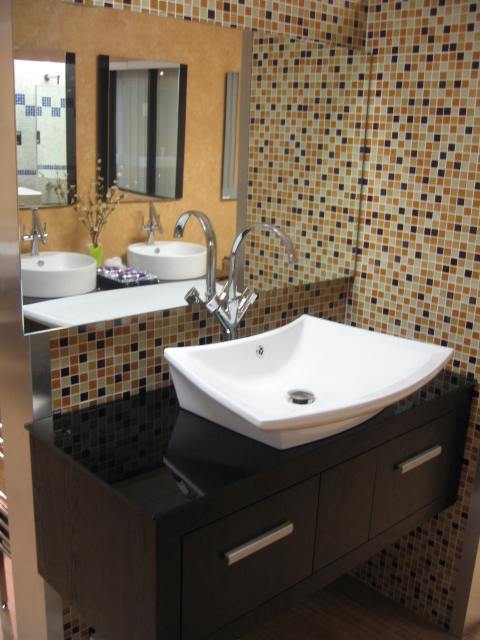 bathroom-glass-tile