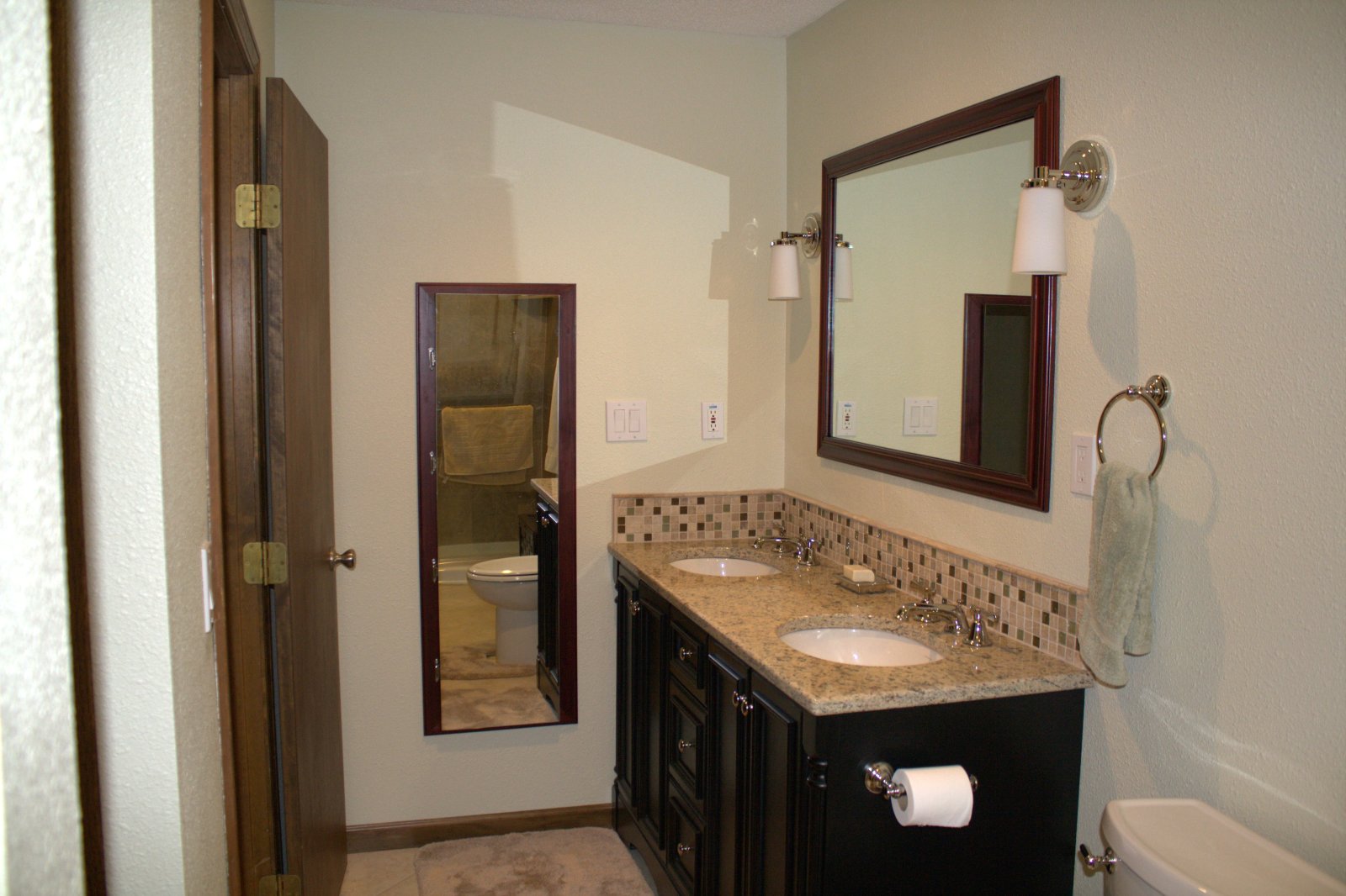 bathroom-vanity-tile-backsplash-ideas-rialno-215354