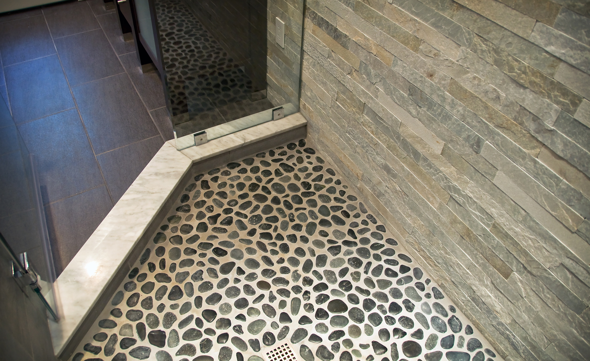 03-river-rock-shower-floor