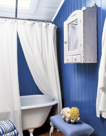 54eade43259e4_-_bathroom-bold-blue-stripes-mkovr0706-de-54803958