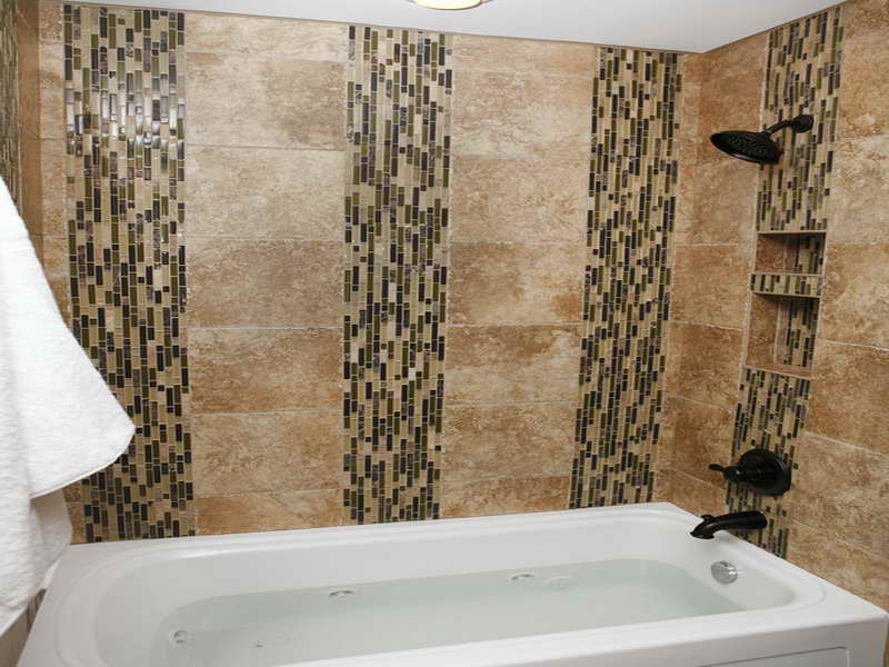 Bathroom-Tile-Design-Patterns-with-semi-mozaic