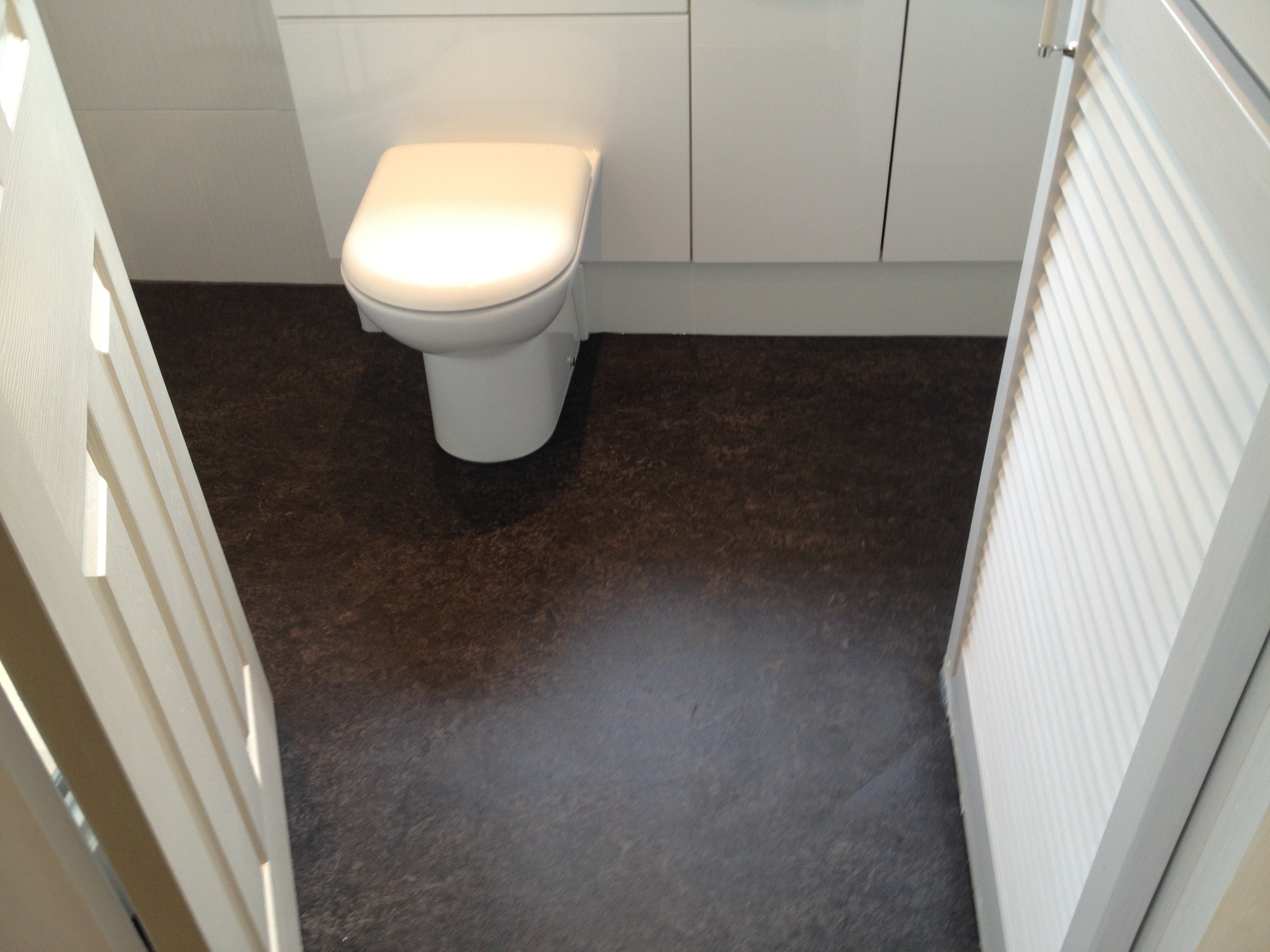 Bathroom-Vinyl-Flooring-Image