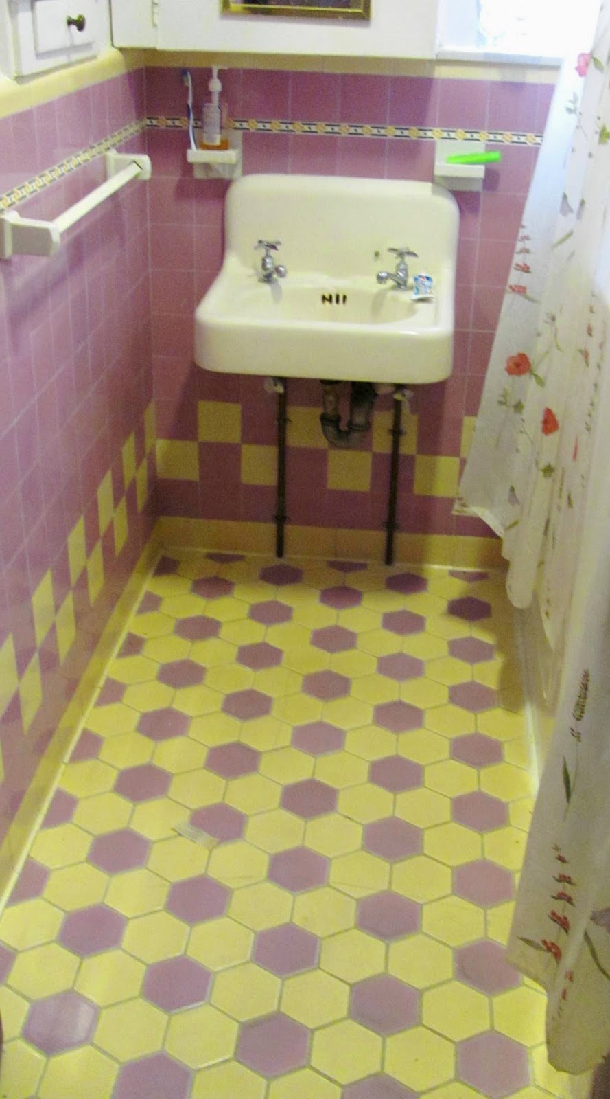 Floor tile. Tujunga bathroom