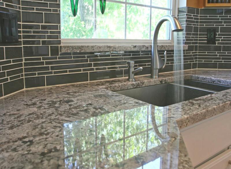 Glass-kitchen-backsplash-tiles-denver_tile_installers_op_800x586