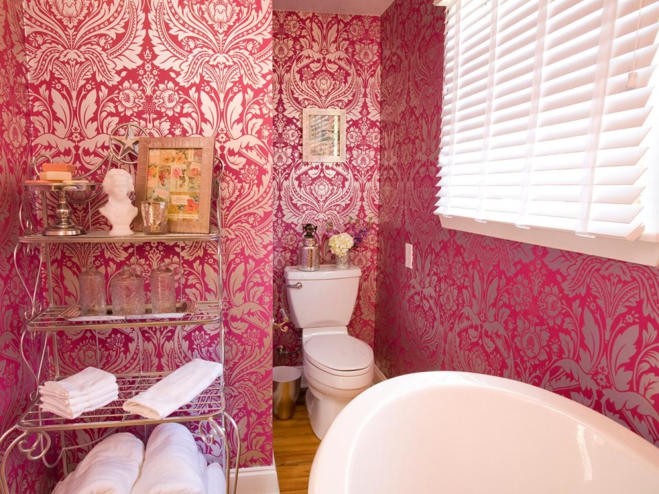 HPBRS408H_pink-wallpaper-bathroom-french_4x3.jpg.rend.hgtvcom.1280.960