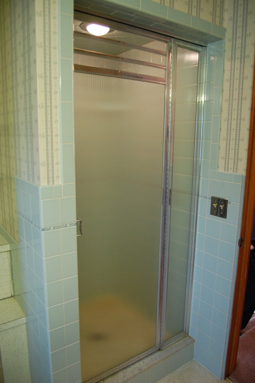 Vintage-shower-and-shower-door