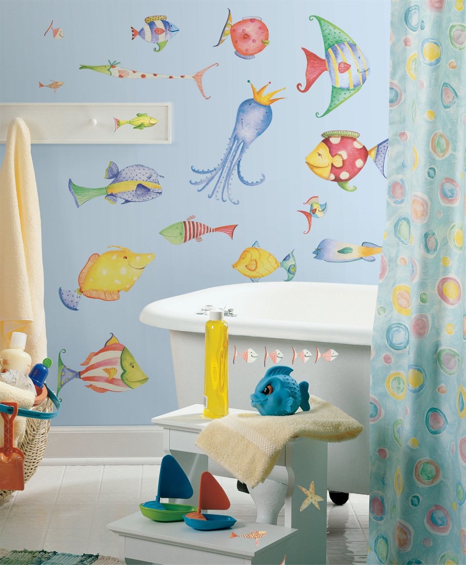 beach-themed-master-for-kids-using-white-porcelain-funny-wallpaper-cute-curtain-plastic-towel-stand-white-tub-wooden-window-unique-pendant-lamp-beach-themed-bathroom-ideas-bathroom-fresh-beach-theme