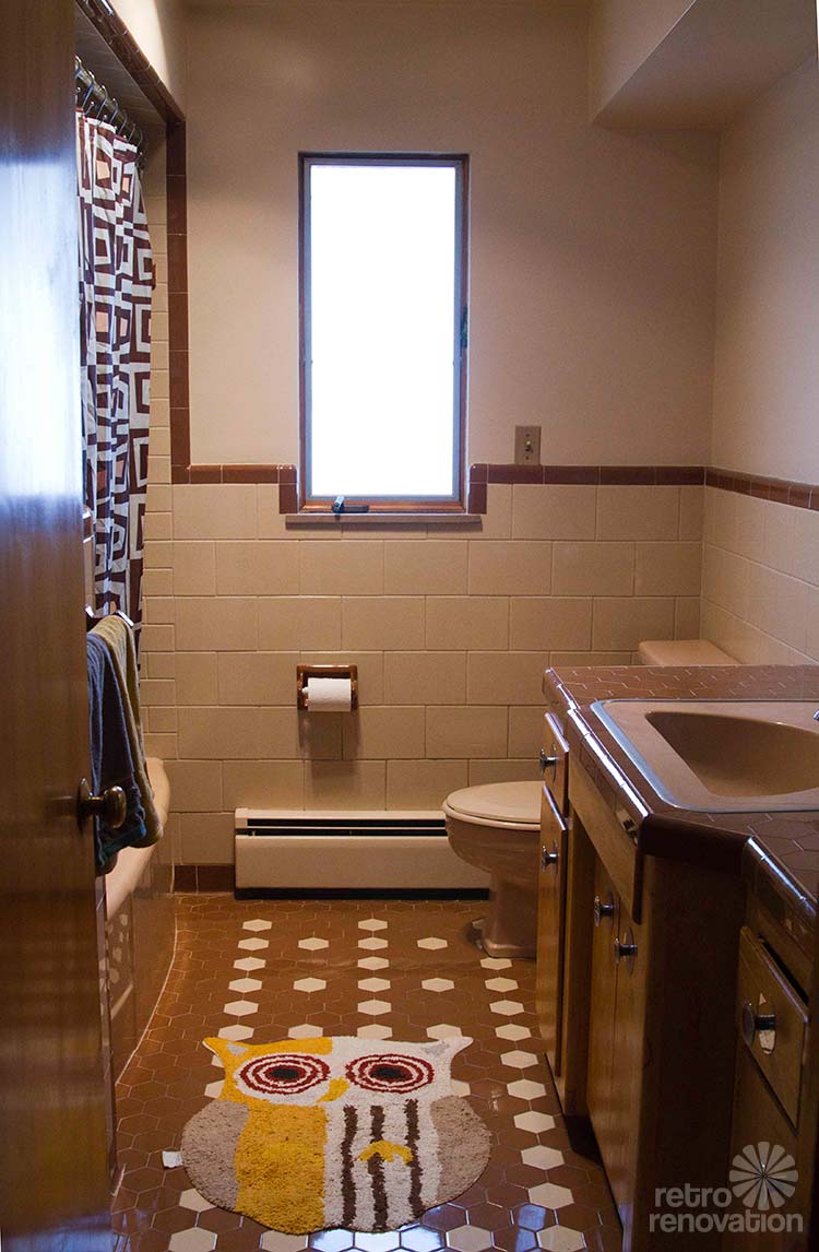 beige-and-brown-vintage-bathroom