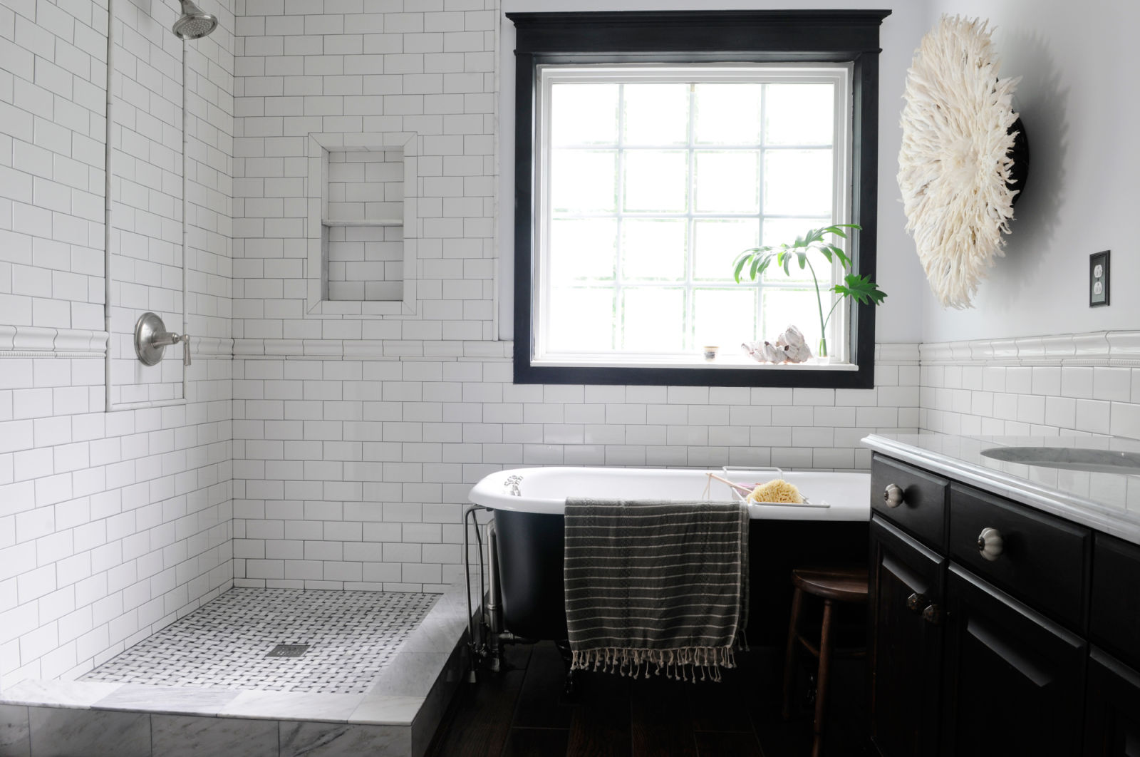 black-and-white-retro-bathroom-wall-mount-toilet-decor-what-is-debt-ceiling-ideas-inventor-design-fix-leaky-shower-faucet-bathtubs-with-diagram-for-exterior-of-brooke-shields-bathtub-or-dog-above-sto