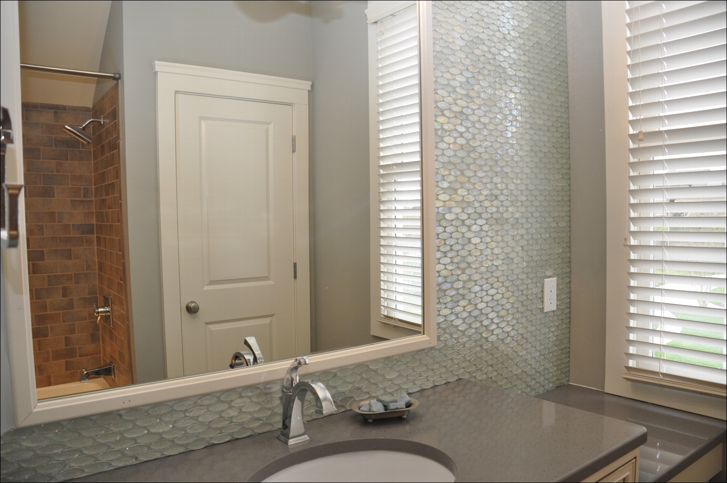 choose-high-quality-sealant-bathroom-wall-texture