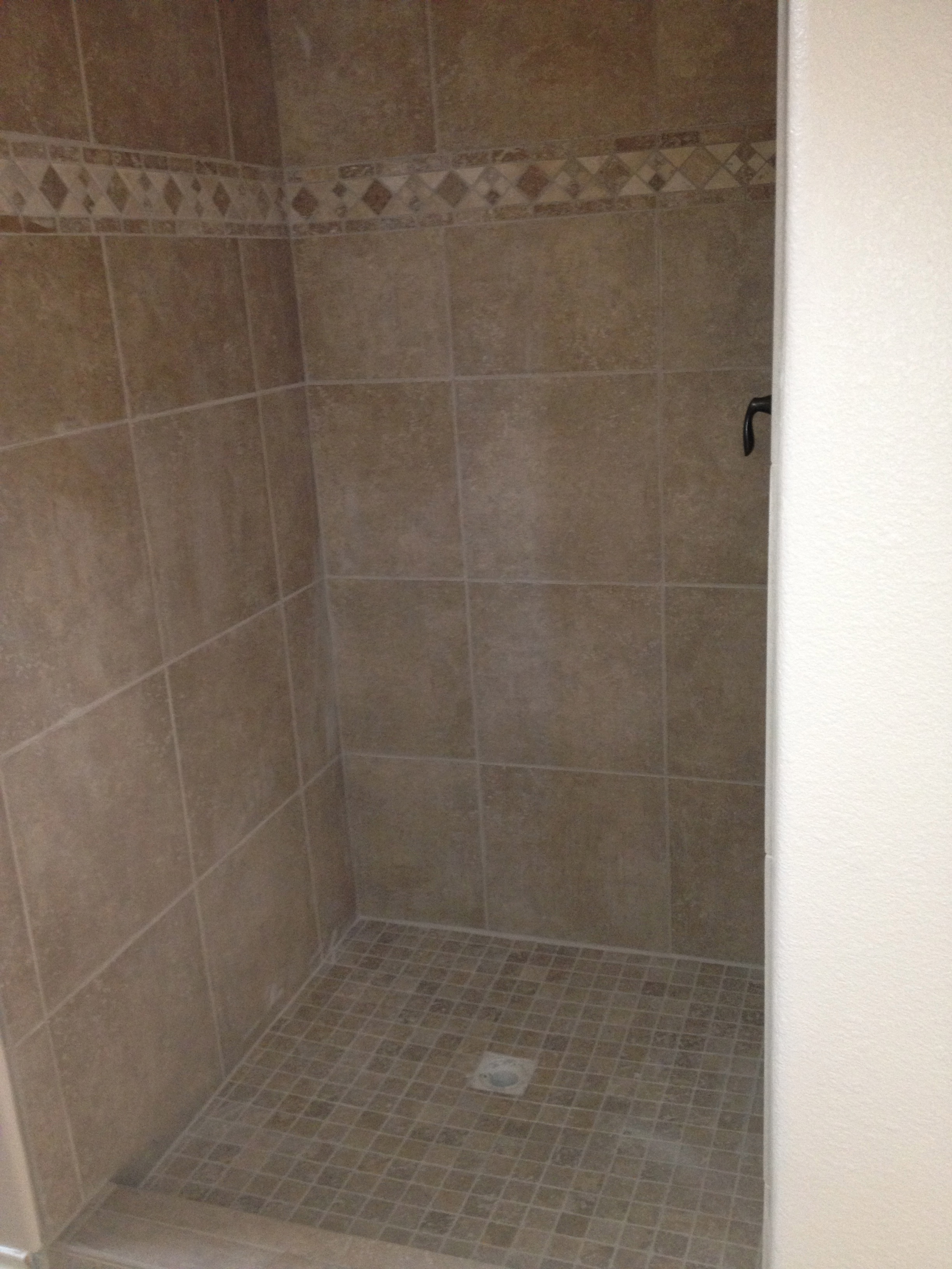 custom-tile-shower-travertine-accents-the-woodlands