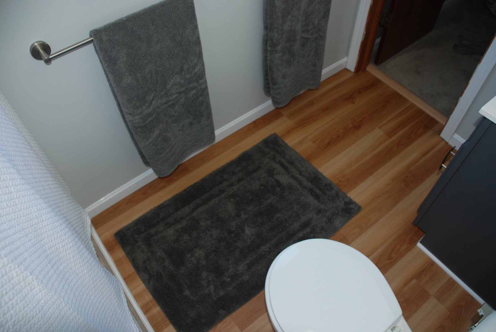 floor-design-awesome-bathroom-design-ideas-using-flooring-design-with-dark-brown-peel-and-stick-vinyl-floor-tiles-beautiful-flooring-design-ideas-using-peel-and-stick-vinyl-floor-tiles