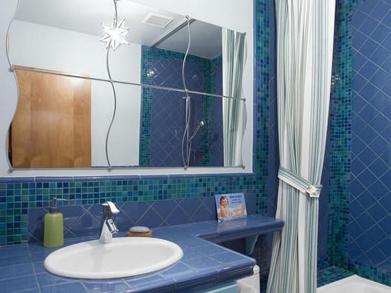 floor-tile-designs-pictures-blue-bathroom