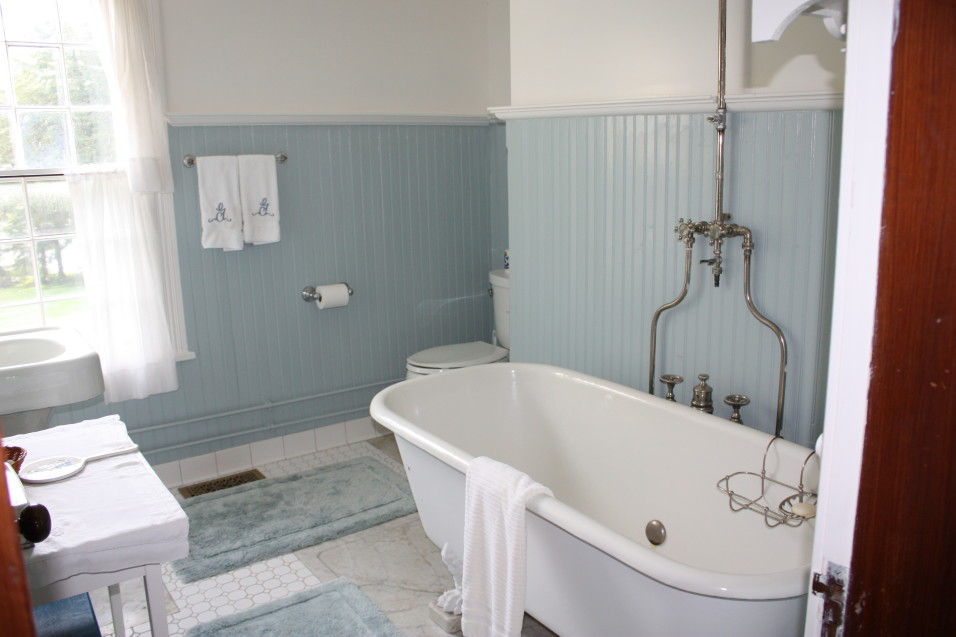 ideas-bathroom-charming-blue-ceramic-wall-tile-also-freestanding-tub-and-wall-towel-bar-as-decorate-small-space-vintage-bathrooms-ideas-admirable-vintage-bathrooms-assorted-styles-and-inspirations