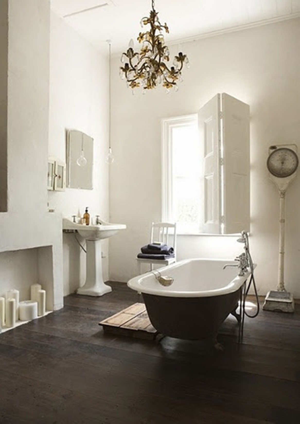 interior-ideas-furniture-bathroom-vintage-clawfoot-tub-and-in-victorian-cottage-design-with-window-doors-plus-pedestal-sink-also-fireplace-and-wood-floor-also-s-also-acrylic-tub-elegant-clawfoot-bath