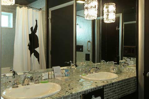 photosbath4-sparkly-glass-tile-mosaic-bathroom