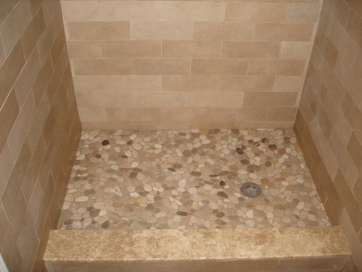 porcelain-tile-shower-with-multiple-patterns-river-stone-shower-floor1