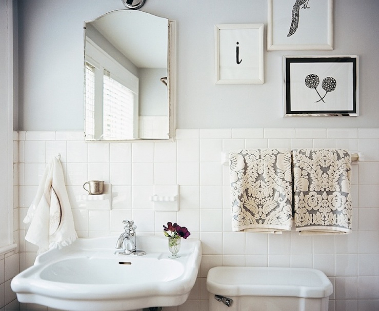 porcelain-tiles-backsplash-gray-walls-beautiful-vintage-bathroom-with-amazing-and-old-bathroom-tile