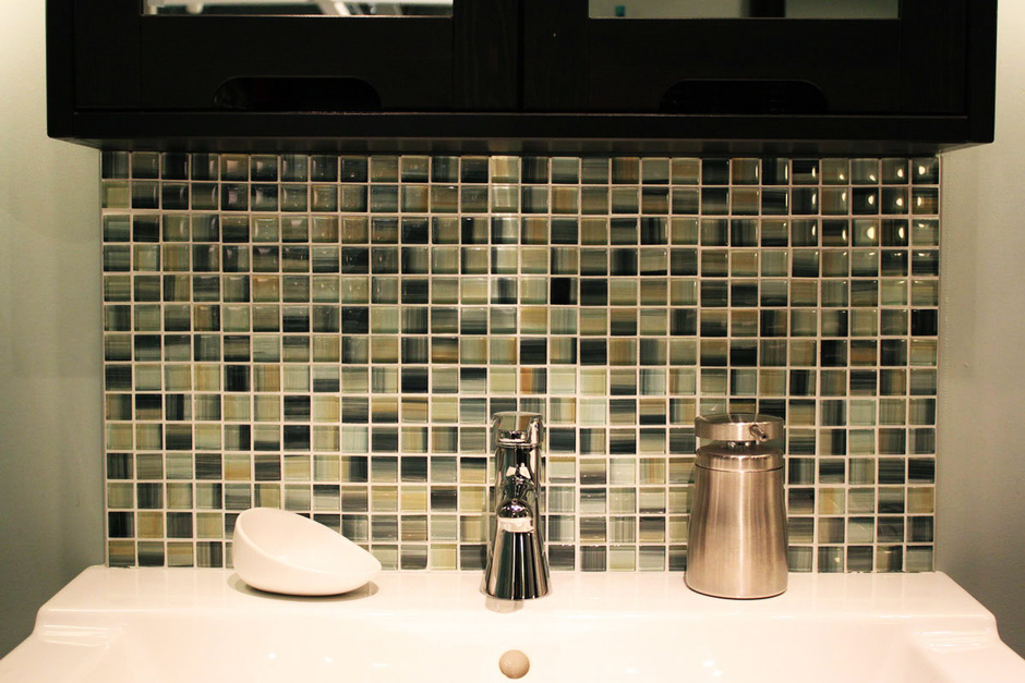 pretty_bathroom_mosaic