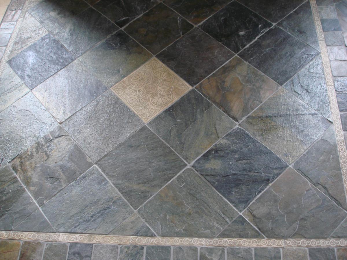 slate-tile-floor-etched-stone-deco