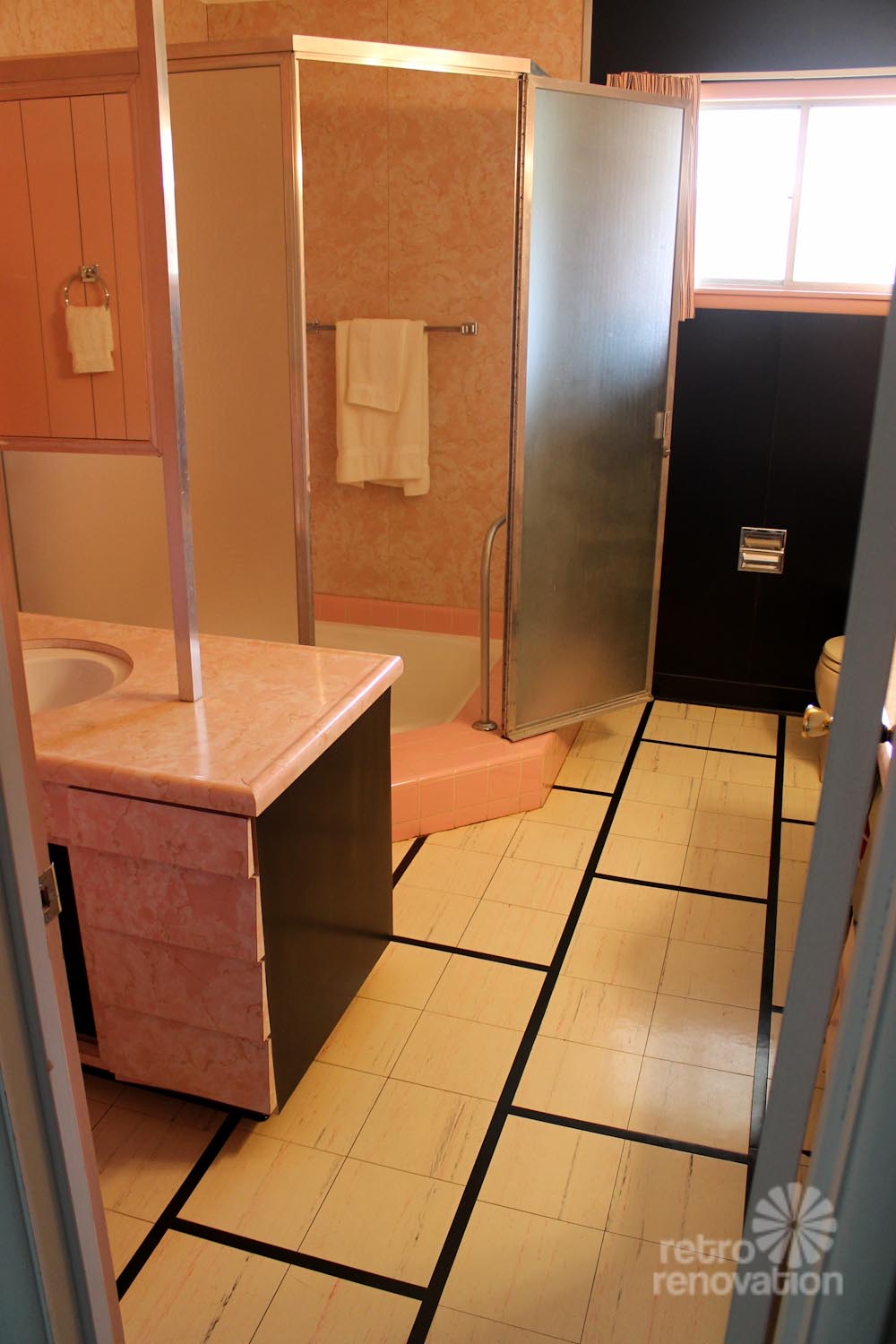 wilson-house-pink-bathroom-8