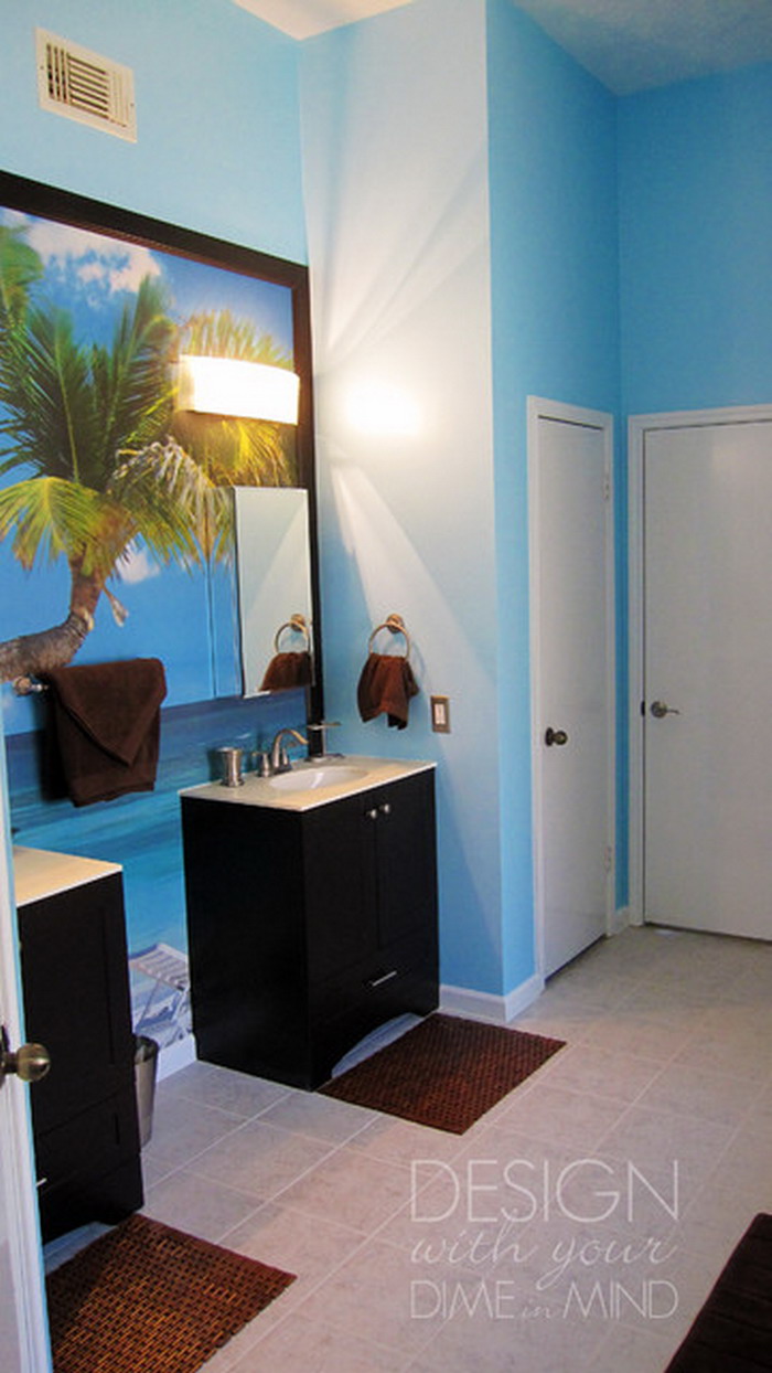 Beach-Murals-in-Tropical-Bathroom