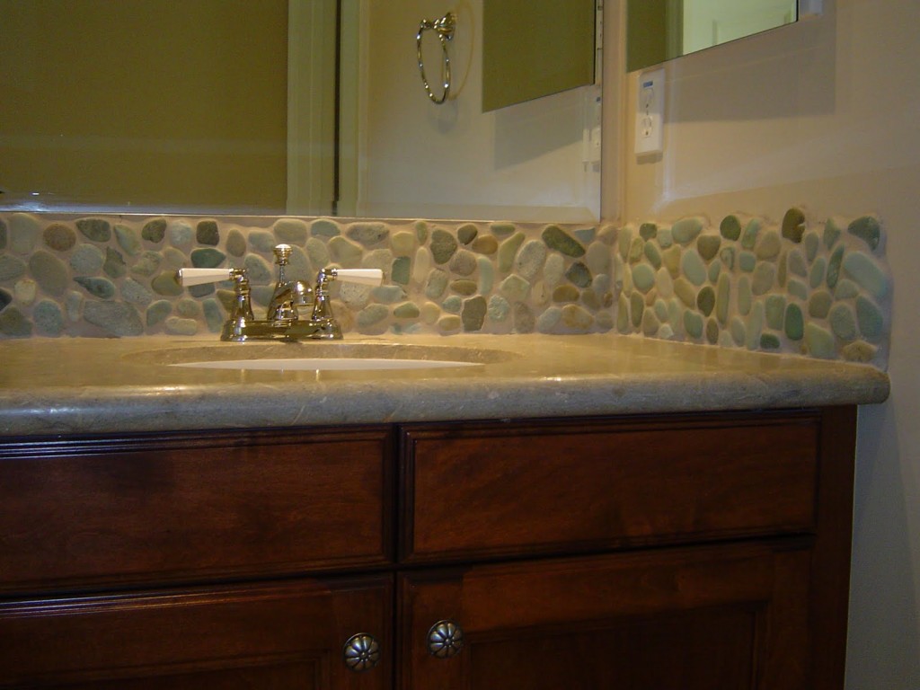 Ceramic-Tile-Floor-with-Pebble-Stone-Mosaic-Vanity