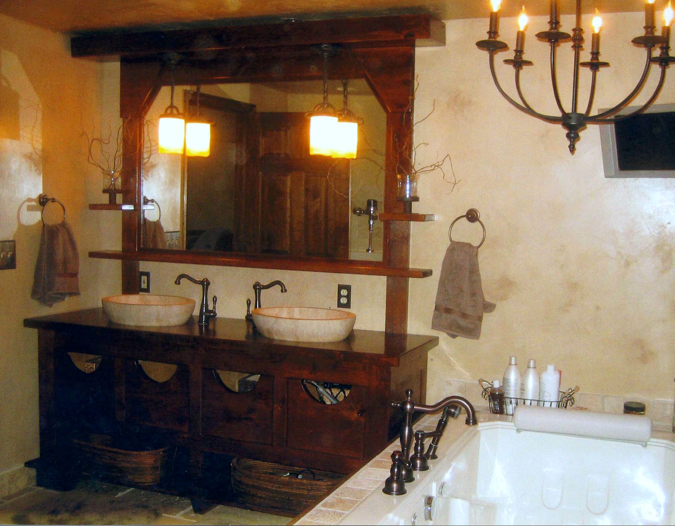 Old-World-Traditional-Bathroom