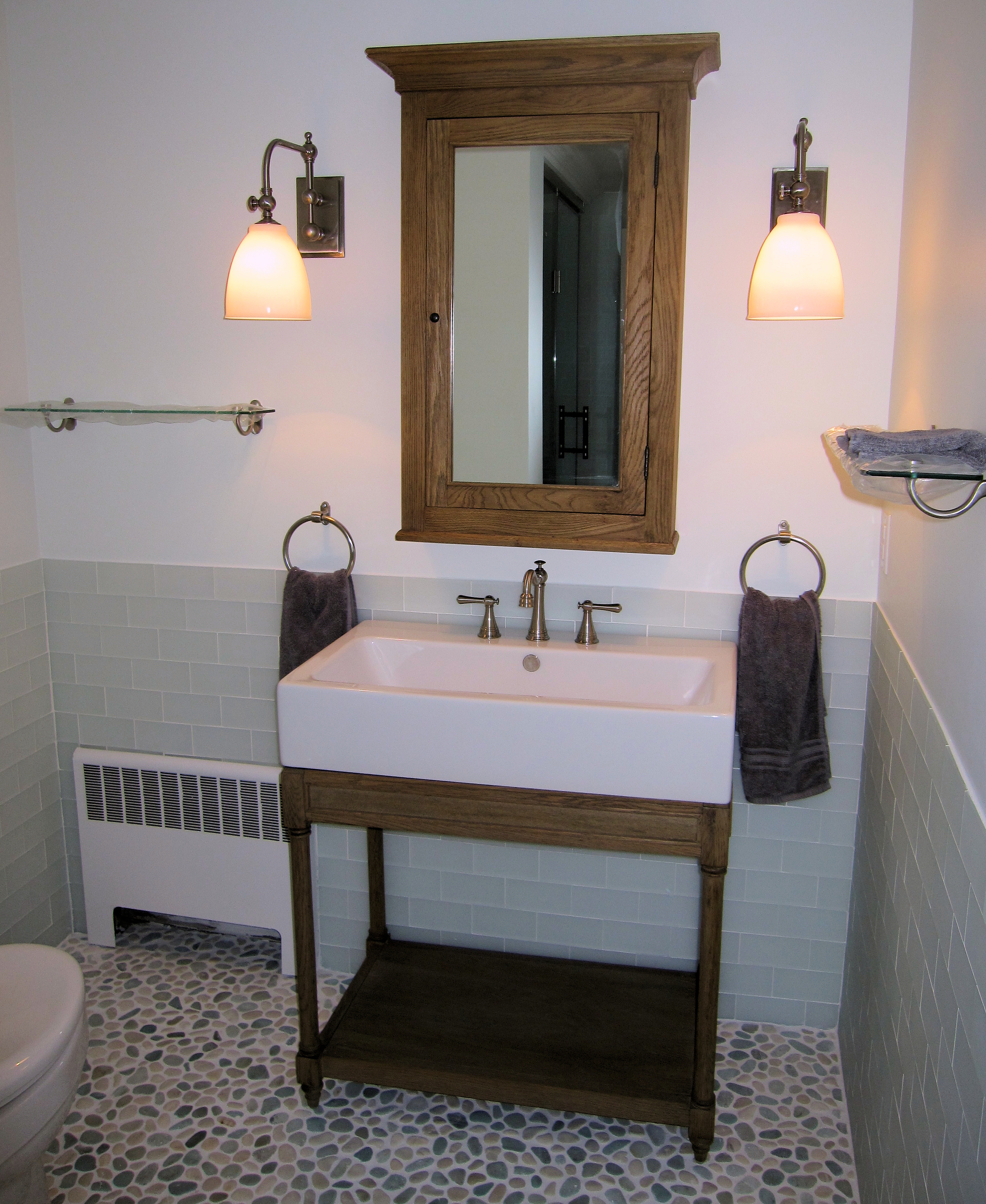 Sea-Green-&-White-Pebble-Tile-Bathroom-Flooring