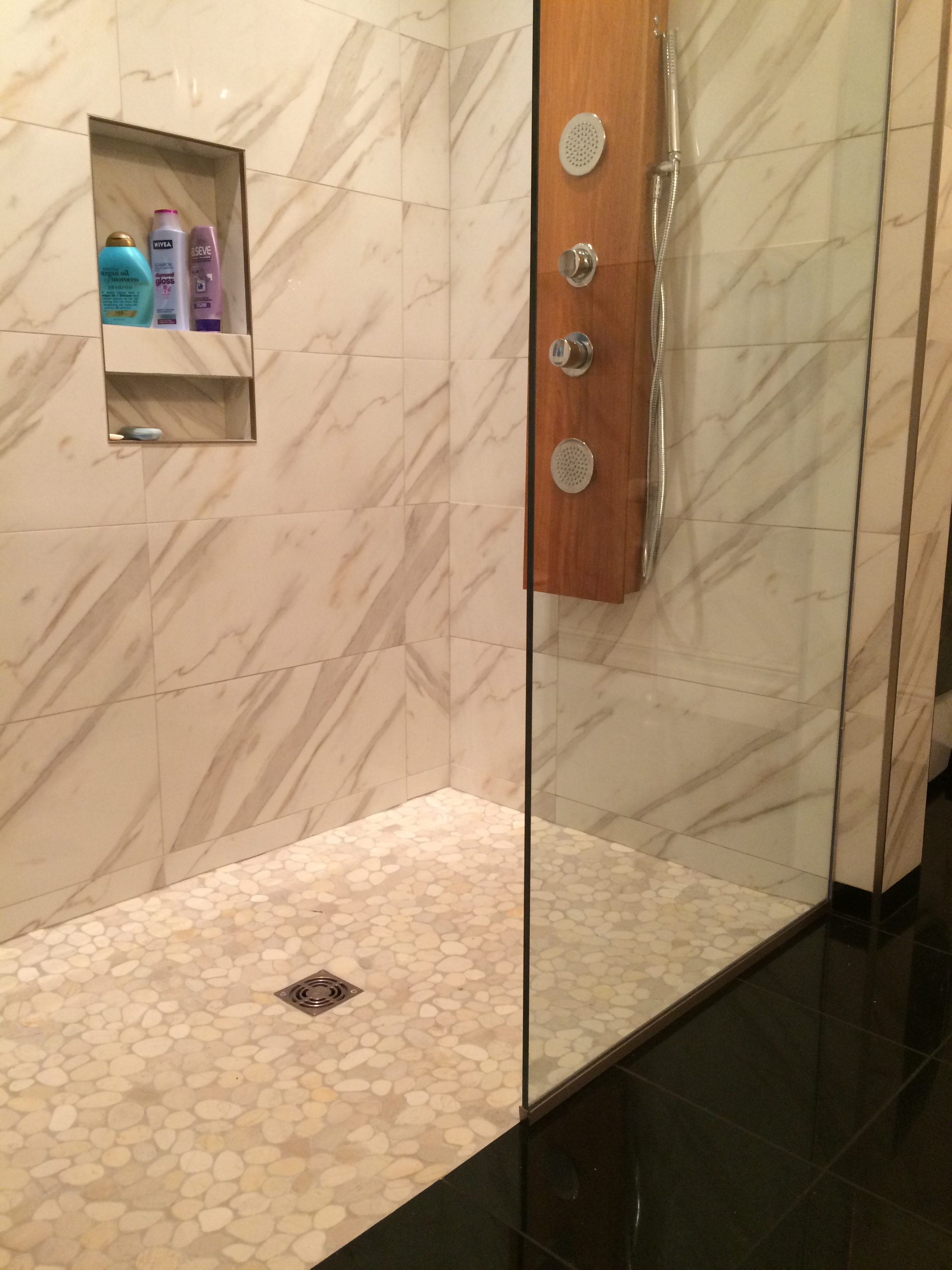 Sliced-White-Pebble-Tile-Shower-Floor