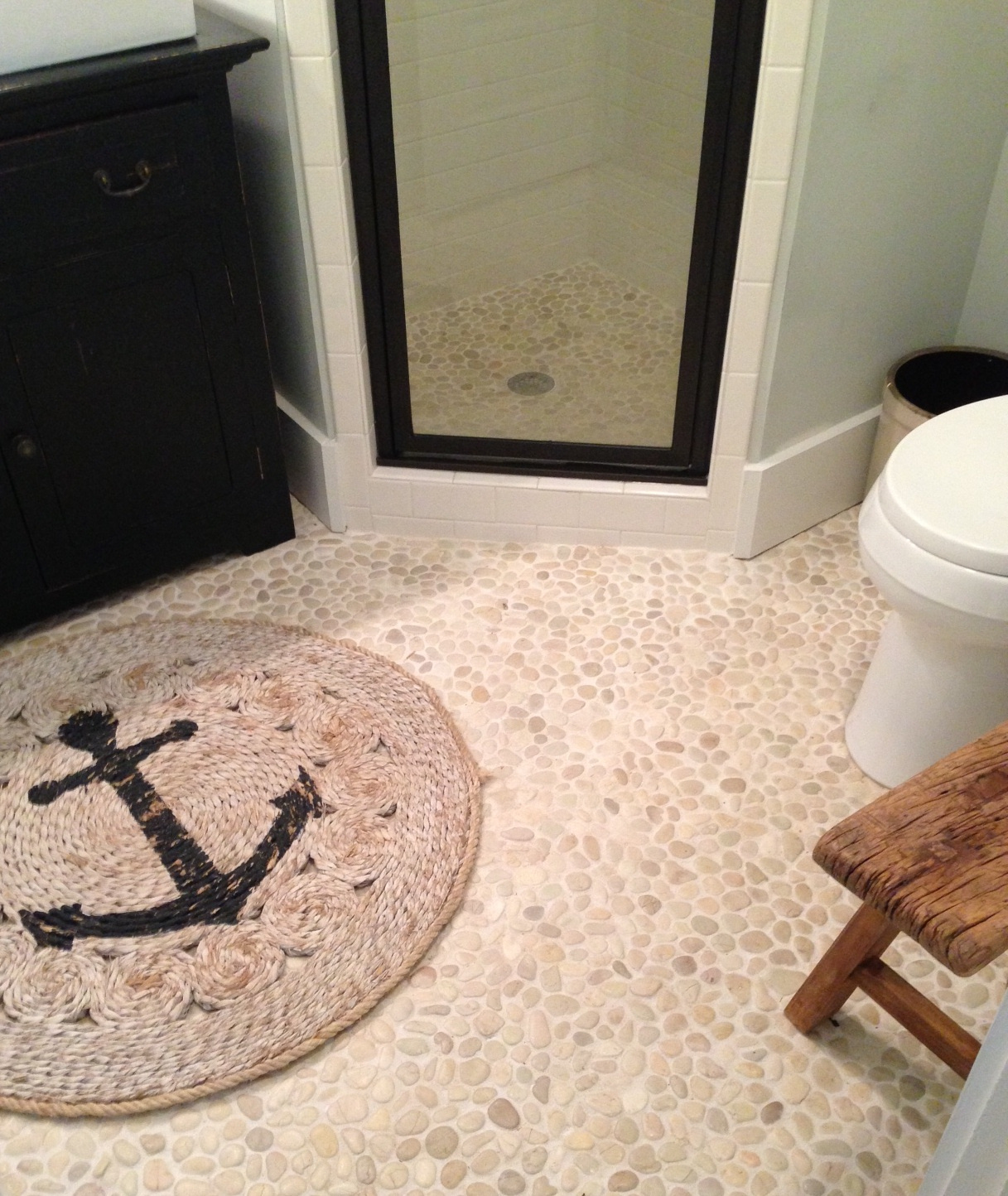 White-Pebble-Tile-Bathroom-and-Shower-Floor