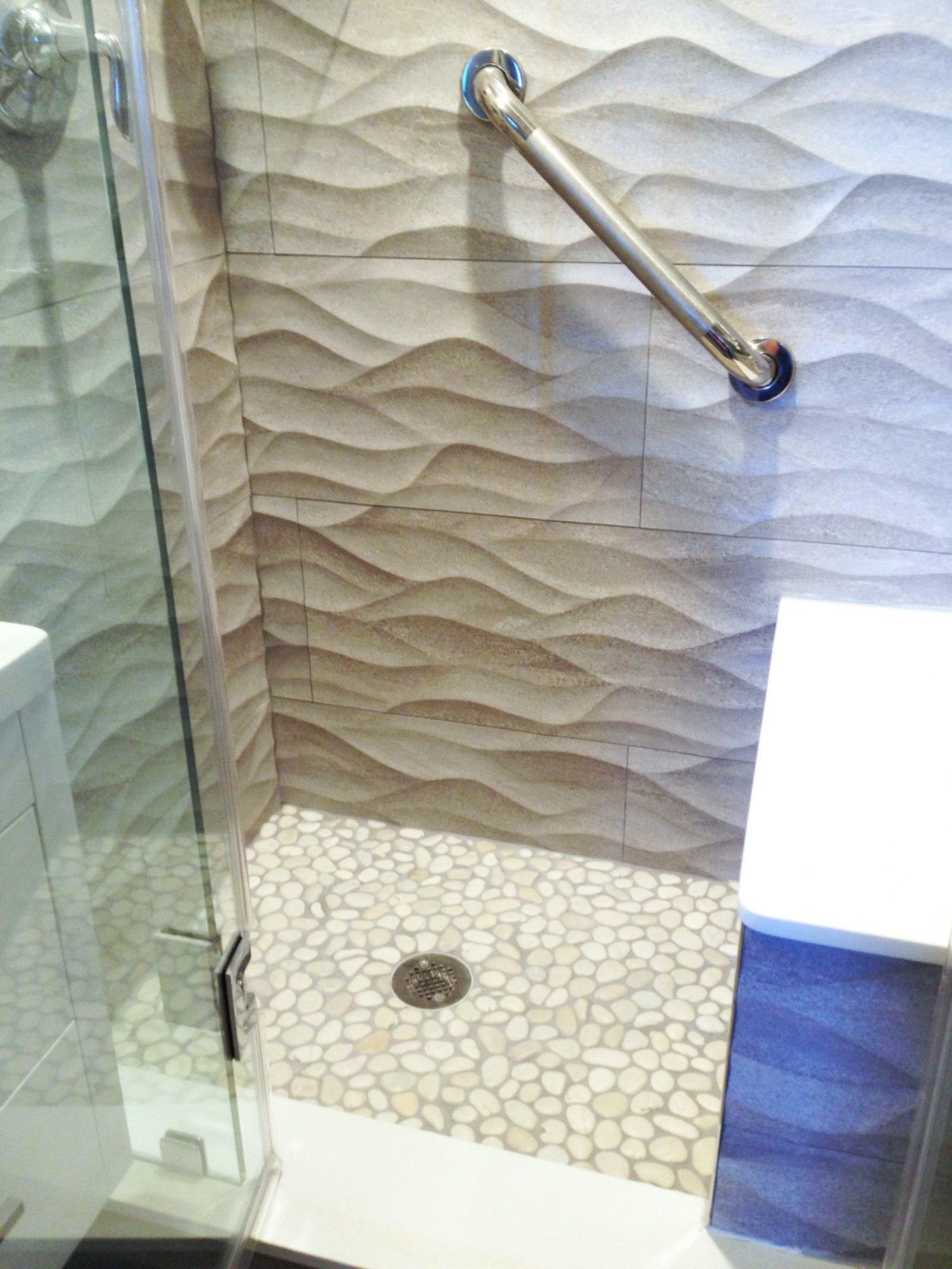 White-Pebble-Tile-Shower-Floor-with-Textured-Walls