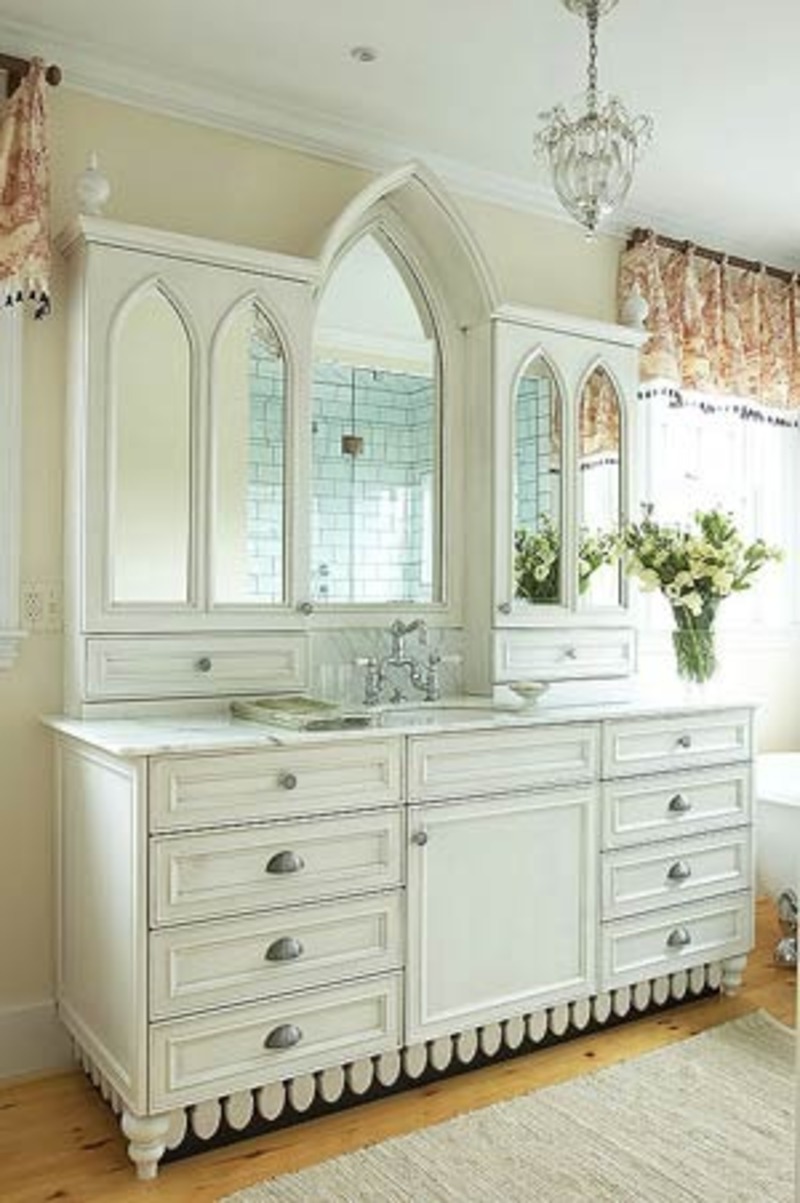 White bathroom vanities and cabinets have always been a popular choice for traditional families because they look clean and brighten up the entire bathroom.