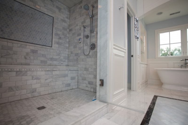 36438-shower-surround-marble-hex-inset-tiles-floor-blue-walls-gorgeous_800x600