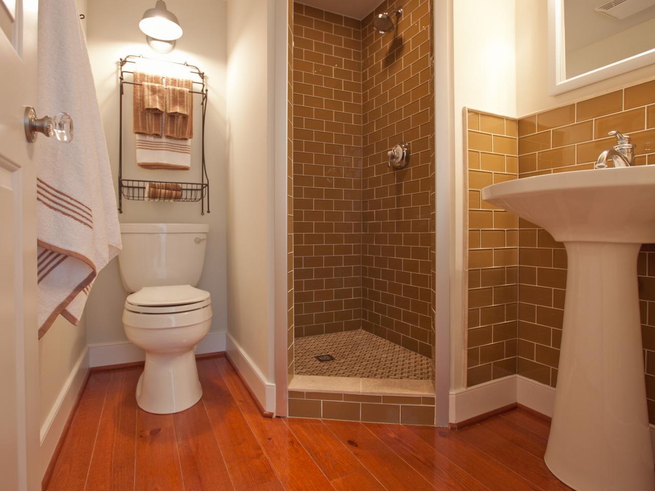 BC11_01-Guest-Bathroom-FM-9968_s4x3.jpg.rend.hgtvcom.1280.960