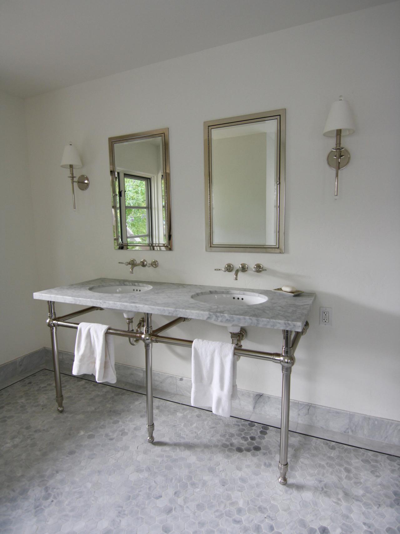 DP_Cabochon-white-traditional-bathroom-sinks_v.jpg.rend.hgtvcom.1280.1707